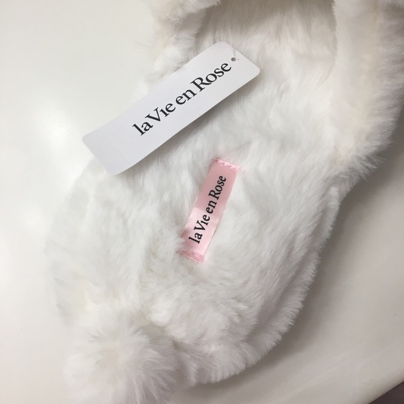 La Vie en Rose Plush Bunny Slippers - Picture 3 of 7